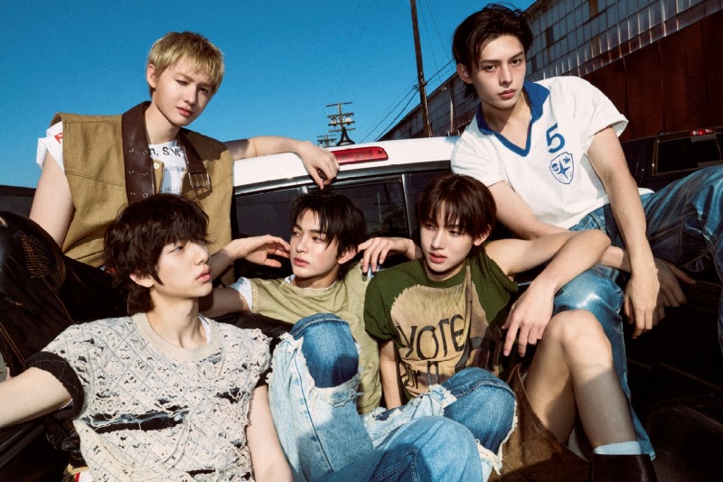 코르티스_콘셉트 사진 2_단체 (1) (2).jpg