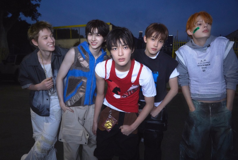 코르티스_콘셉트 사진 4_단체 (1) (3).jpg