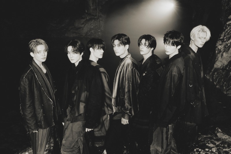 엔하이픈_THE SIN VANISH Chapter 1 스틸 (1) 단체 (2).jpg