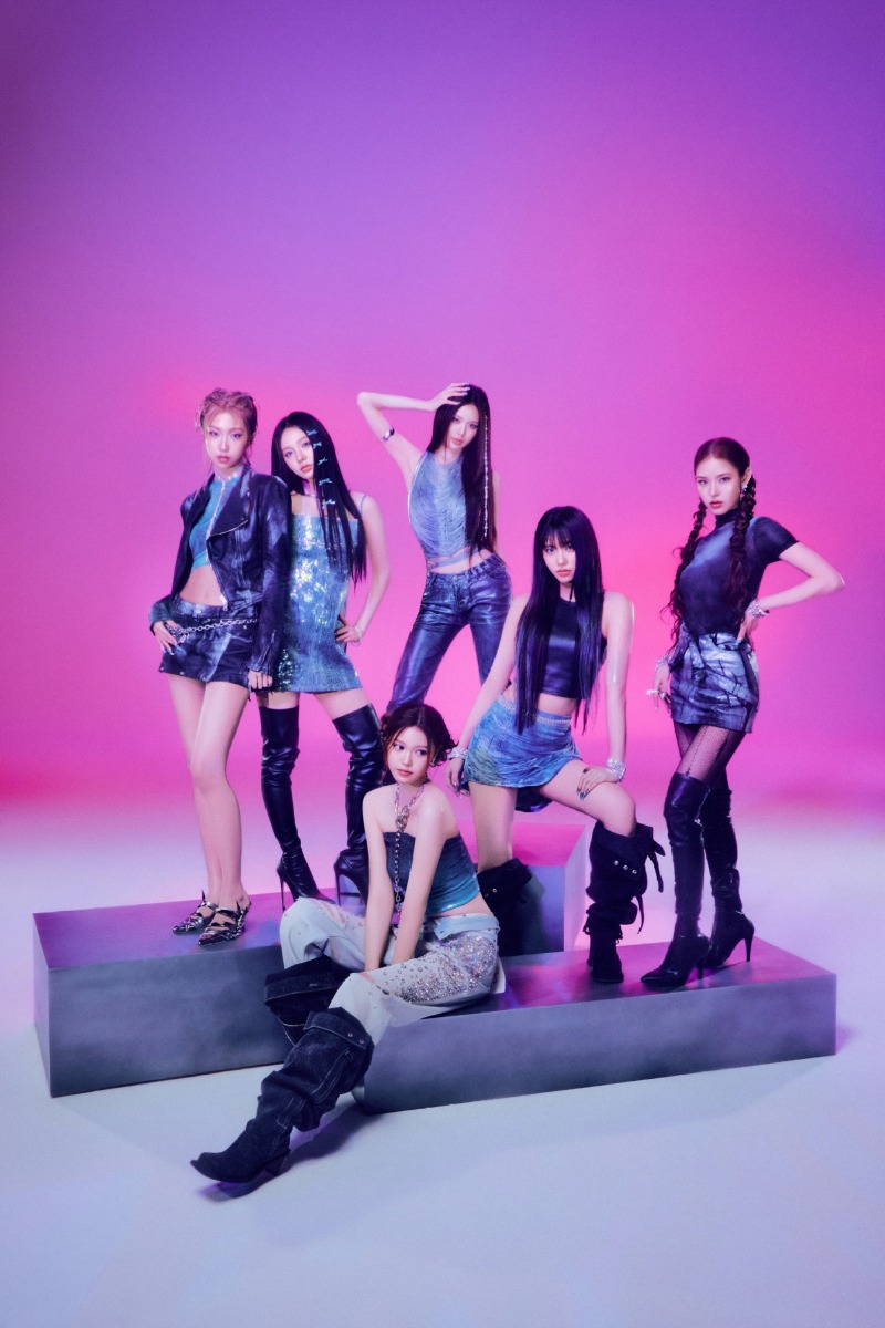 izna_미니 3집 _SET THE TEMPO_ 콘셉트 포토_단체.jpg
