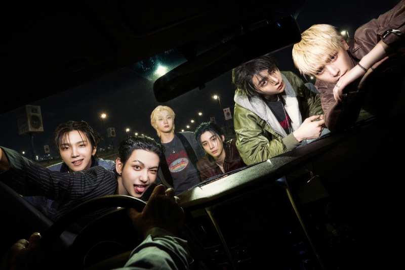 보이넥스트도어 HOME DELUXE 두 번째 콘셉트 OVERDRIVE ver 단체컷.jpg