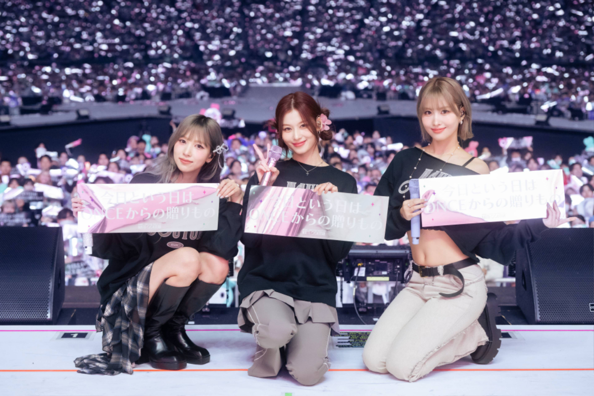 트와이스 미사모 도쿄돔 단체 이미지 (1).jpg